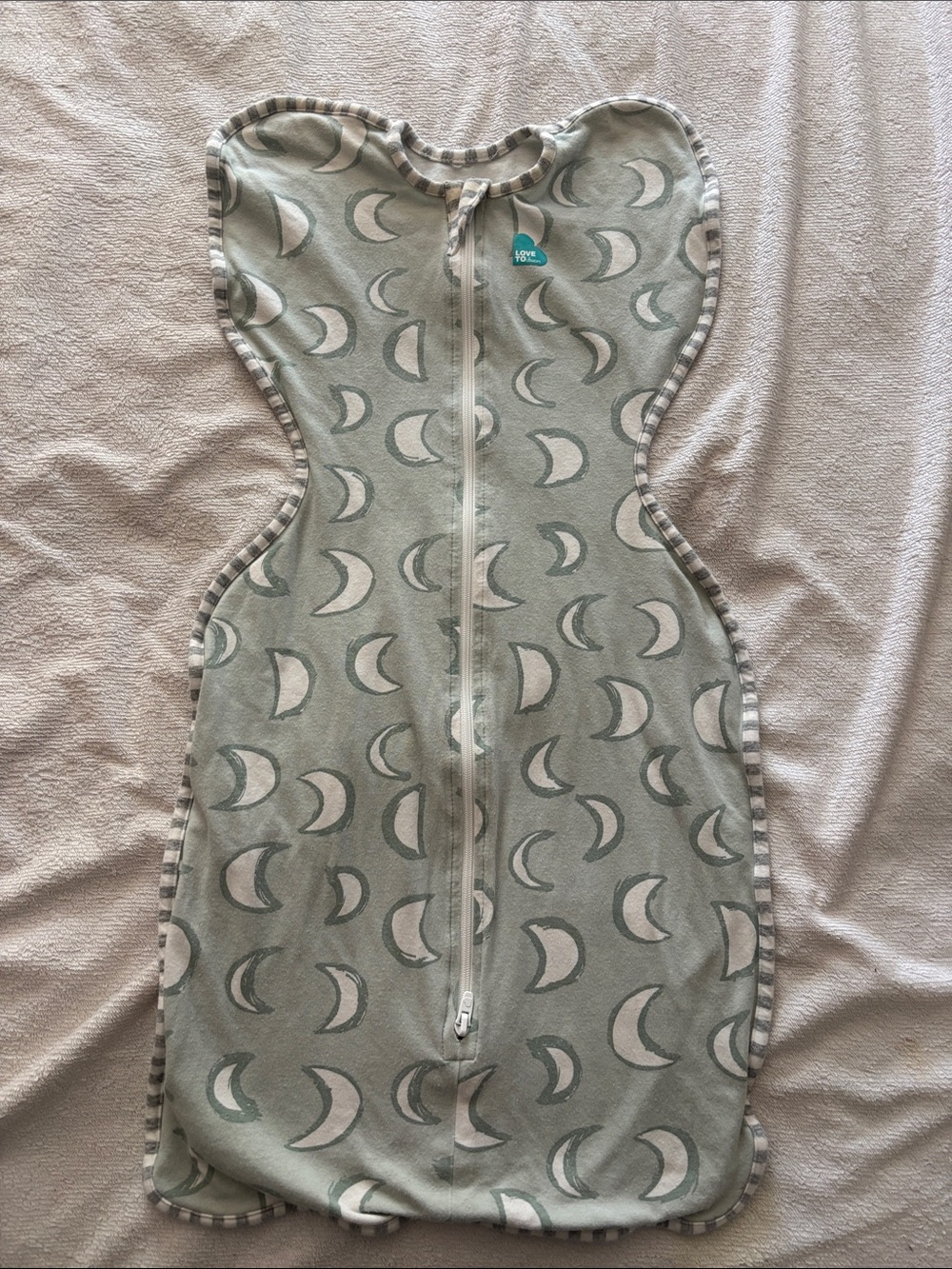 Love to dream Sage Moon-Print Swaddle Sack
